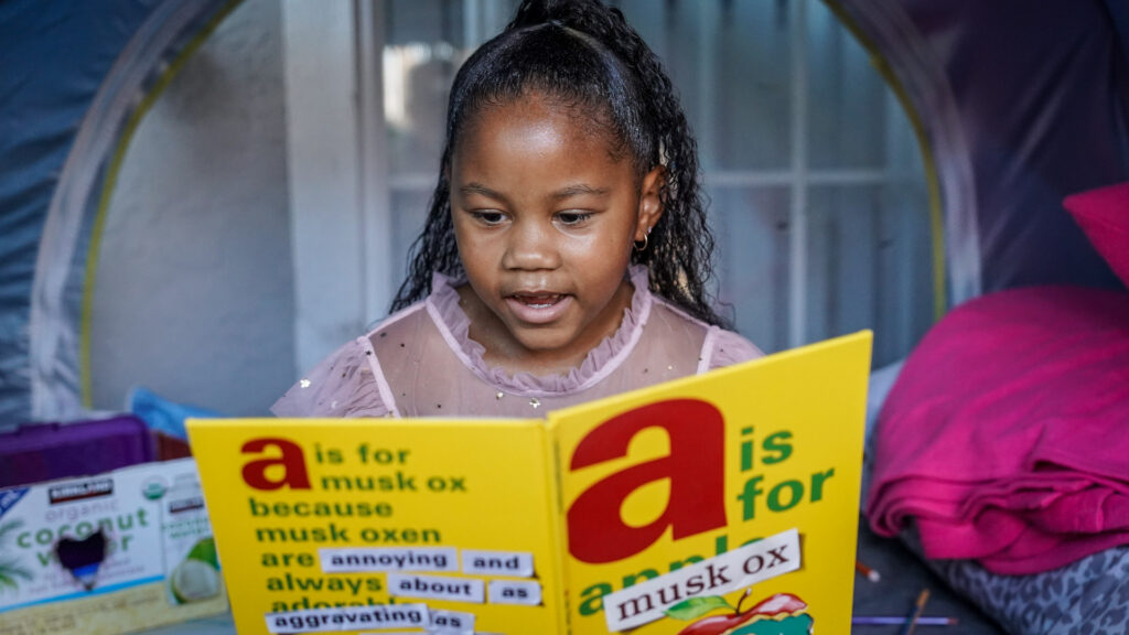 Girl readin