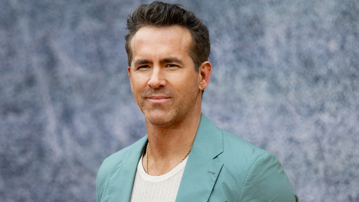Ryan Reynolds snuck onto ComicCon floor unnoticed as Deadpool – NBC 7 San Diego