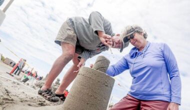 Hands in the Washington sand: Team FormFinders wins Long Beach sand sculpting competition with ‘School of Fish’ scene
