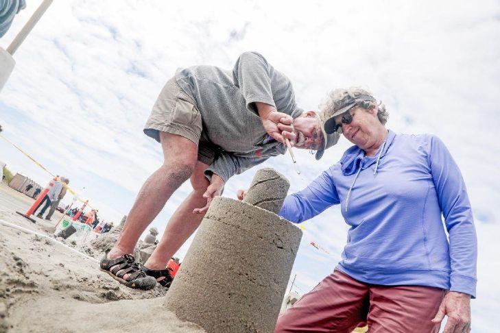 Hands in the Washington sand: Team FormFinders wins Long Beach sand sculpting competition with ‘School of Fish’ scene