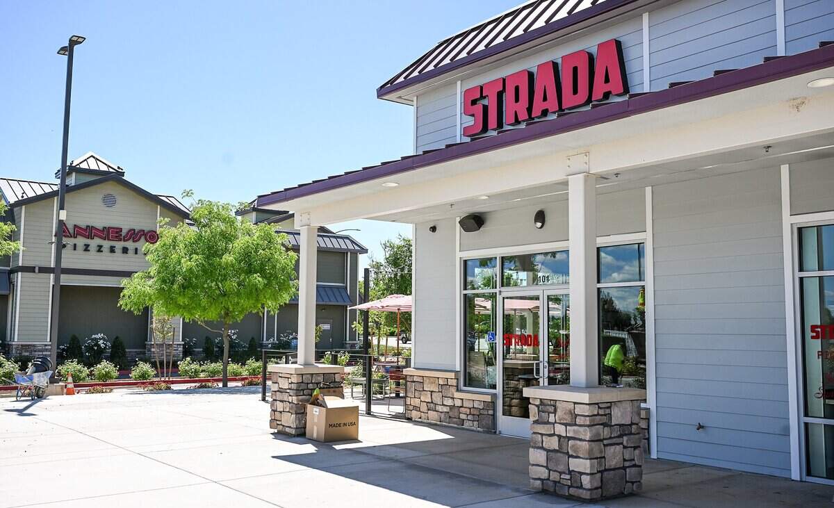 Strada, an Italian-style sandwich shop, is opening next to another of Jimmy Pardini's restaurants, Annesso Pizzeria, in the Park Crossing shopping center at Friant and Audubon.