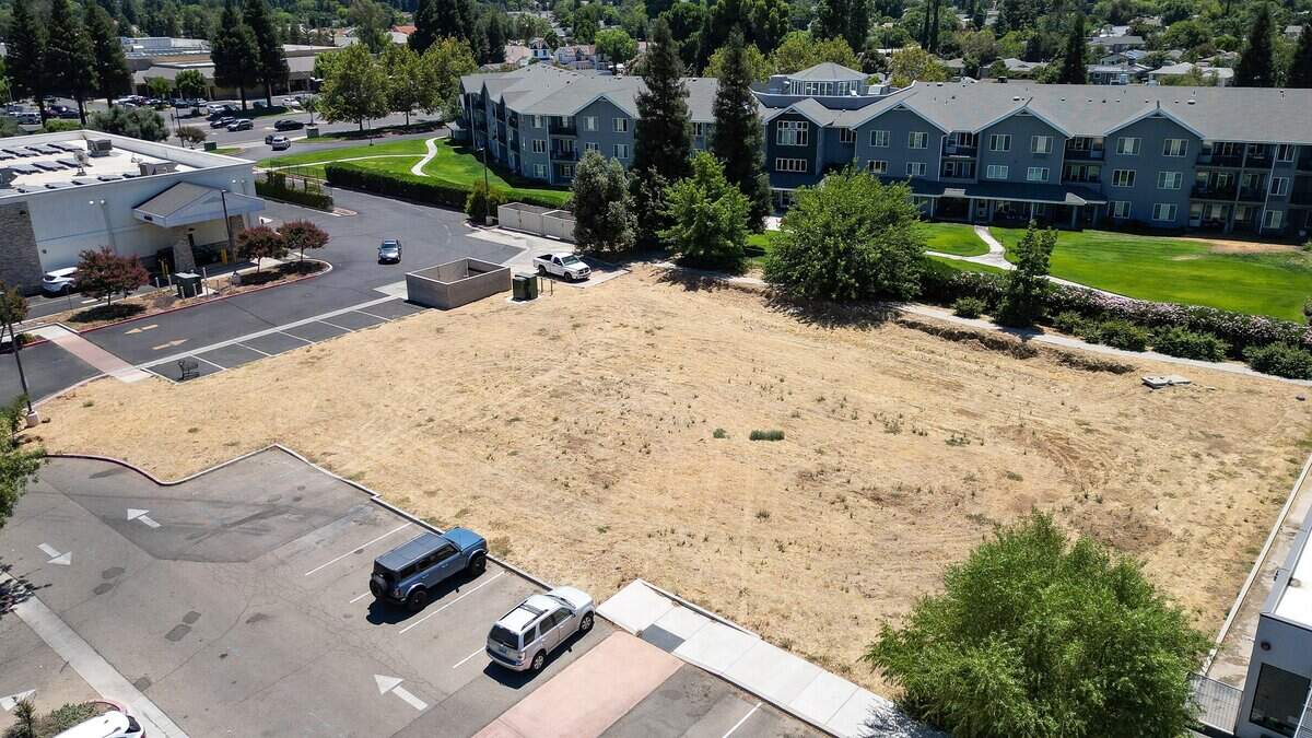A currently empty lot in the Shaw Avenue Plaza on Shaw Avenue near Fowler in Clovis has been approved by the Clovis Planning Commission to be an adult daycare center.