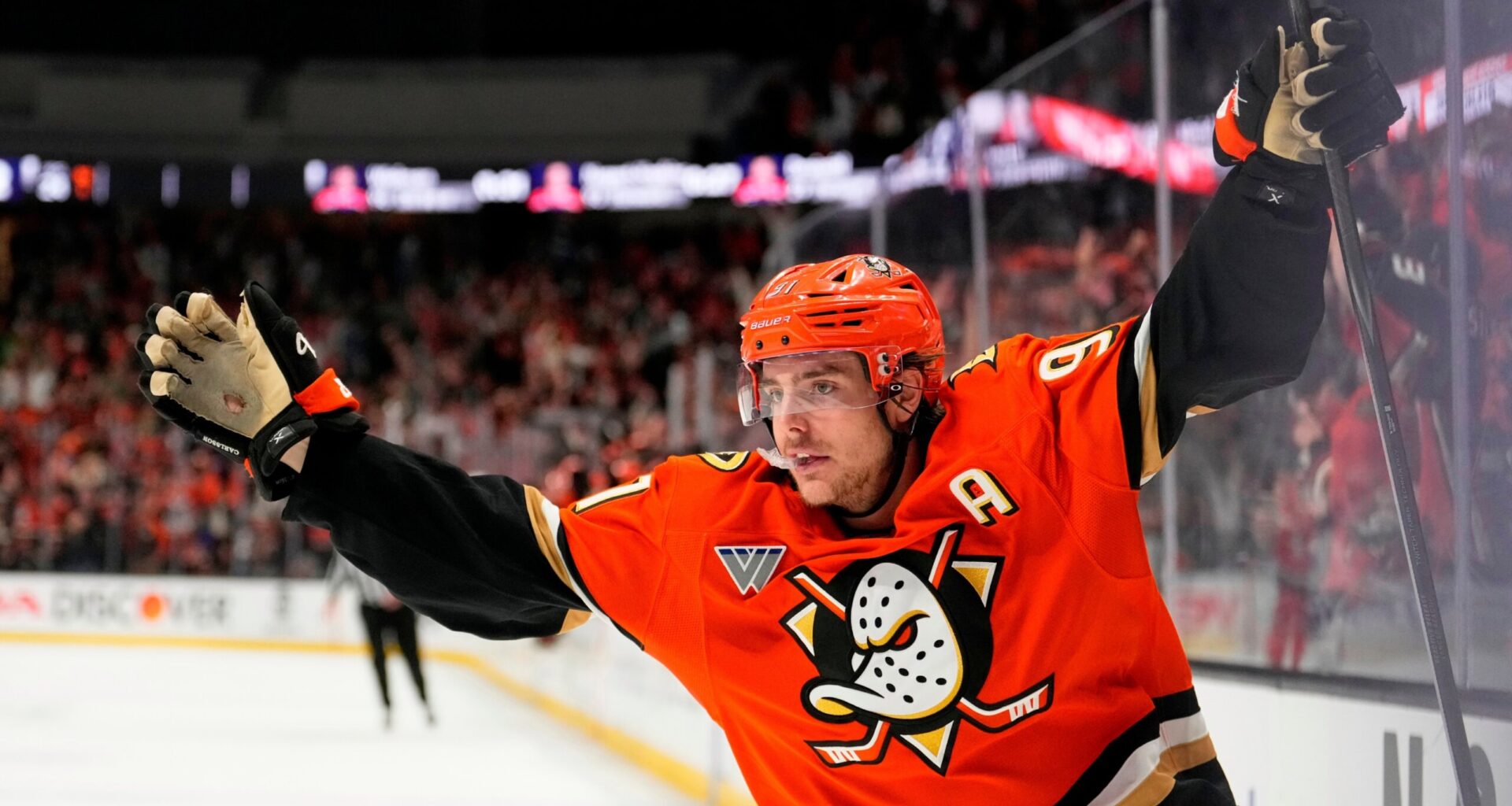 Flyers sign Ducks center Carlsson to 5-year, $90 million offer sheet; Anaheim has 7 days to match