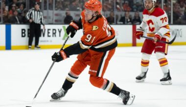 Anaheim Ducks center Leo Carlsson (91) will remain on the West Coast.