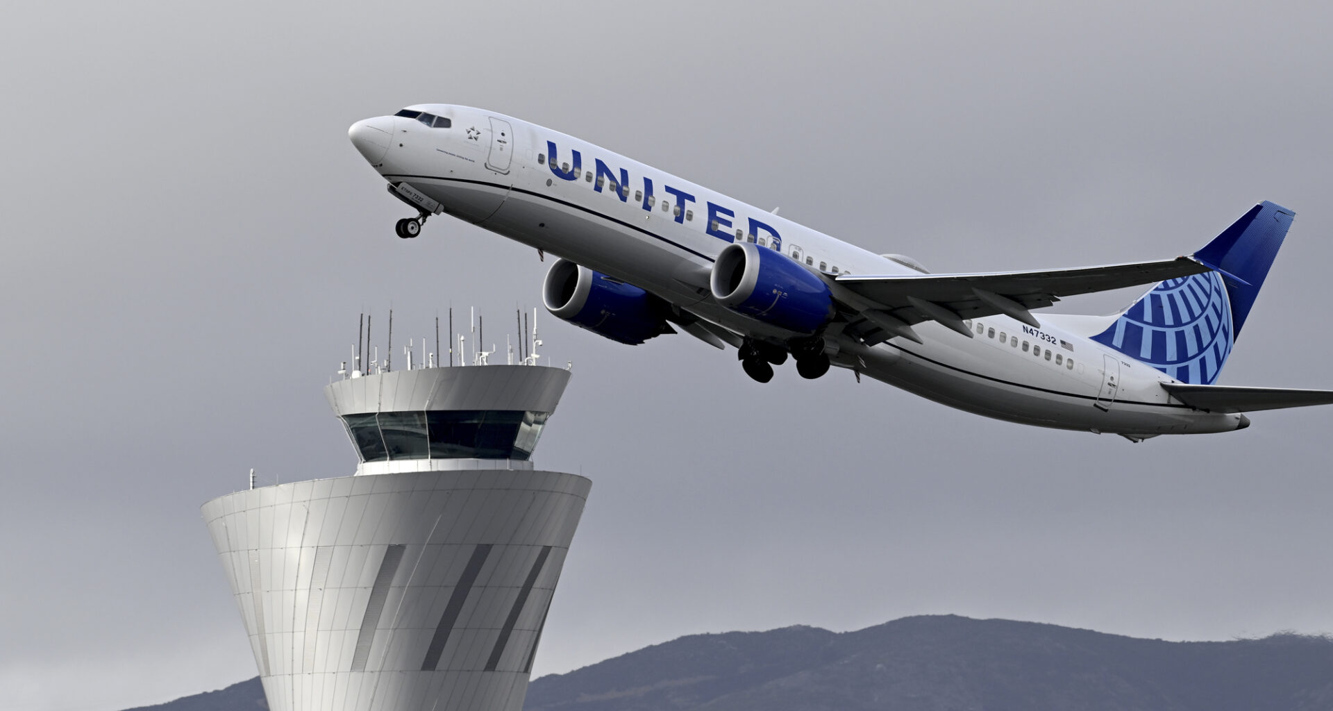 SFO United Airlines Employee Allegedly Threatens to Call ICE on US Citizen