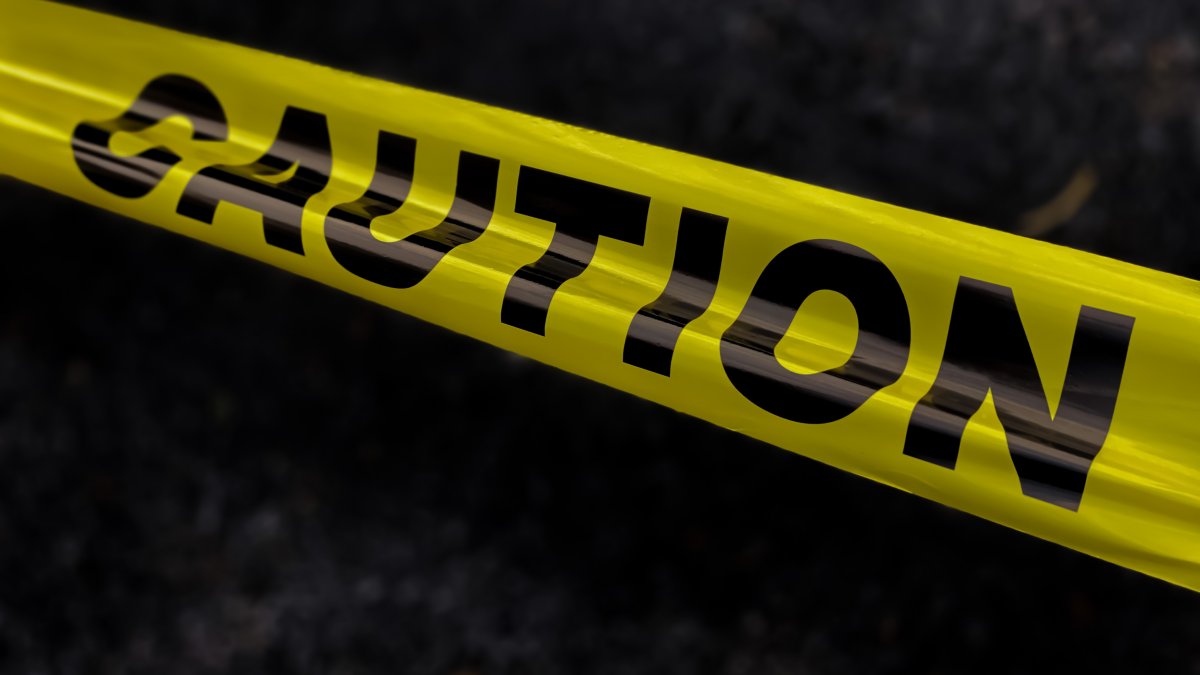 Ax-wielding man barricades self in Fullerton smoke shop – NBC Los Angeles