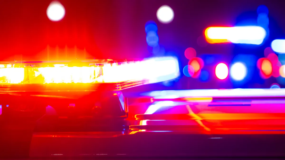 Suspects in reckless driver pursuit jump out of car in San Fernando Valley – NBC Los Angeles