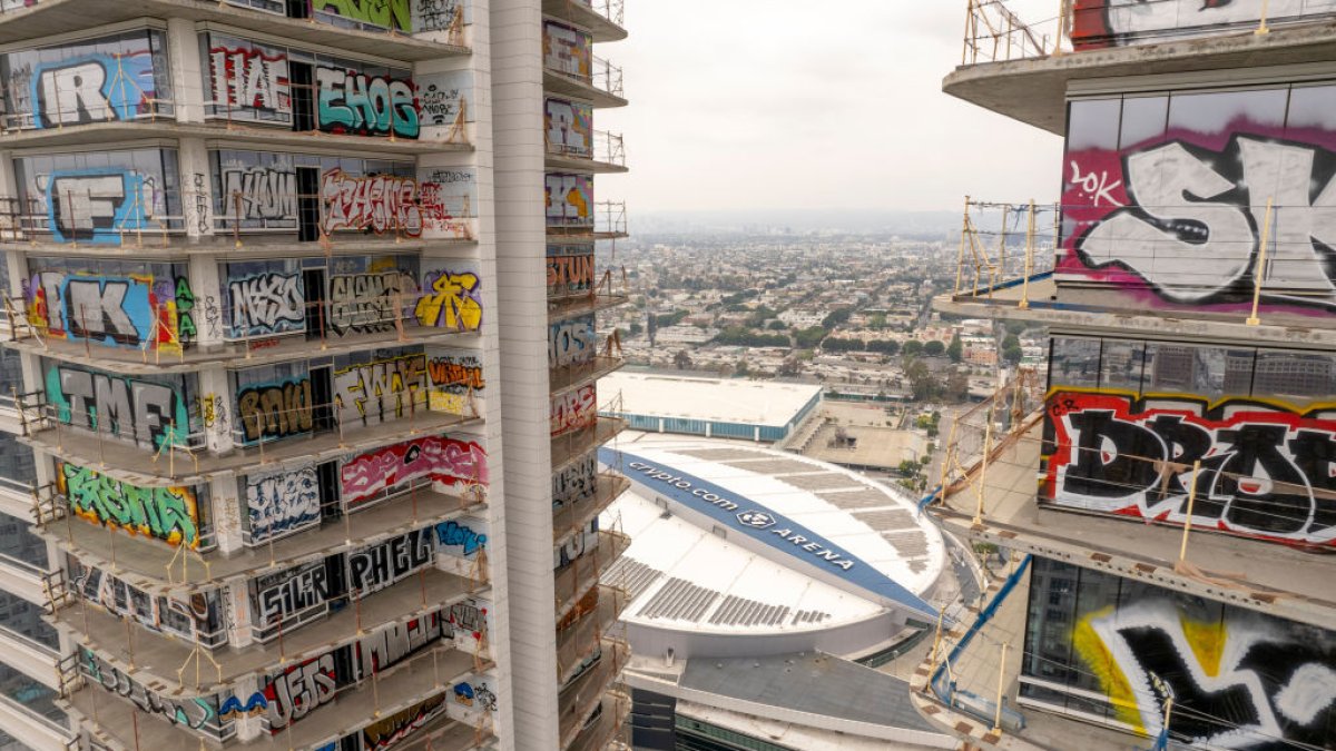 ‘Graffiti towers’ in downtown LA to be cleaned up in 90 days – NBC Los Angeles