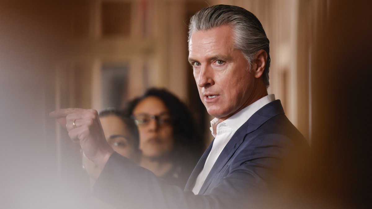 Newsom releases messages from federal personnel discussing raid outside his rally – NBC Los Angeles