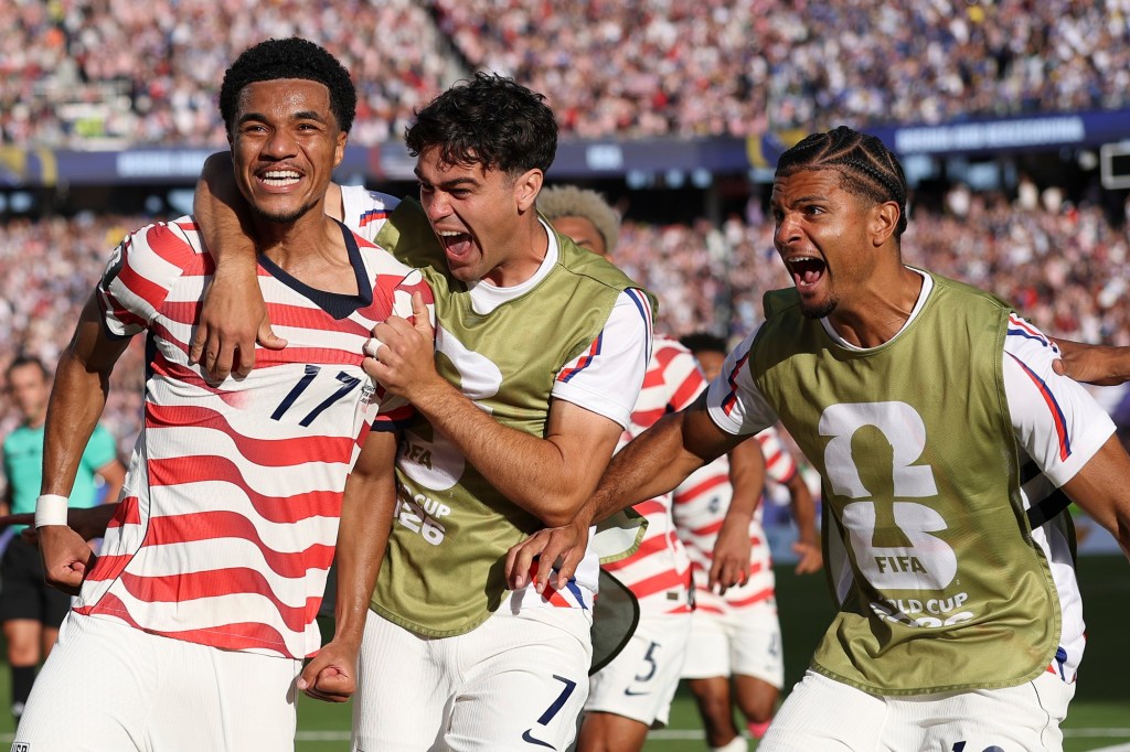 Mark Zeigler: United States basks in World Cup win, even with star sidelined for next round
