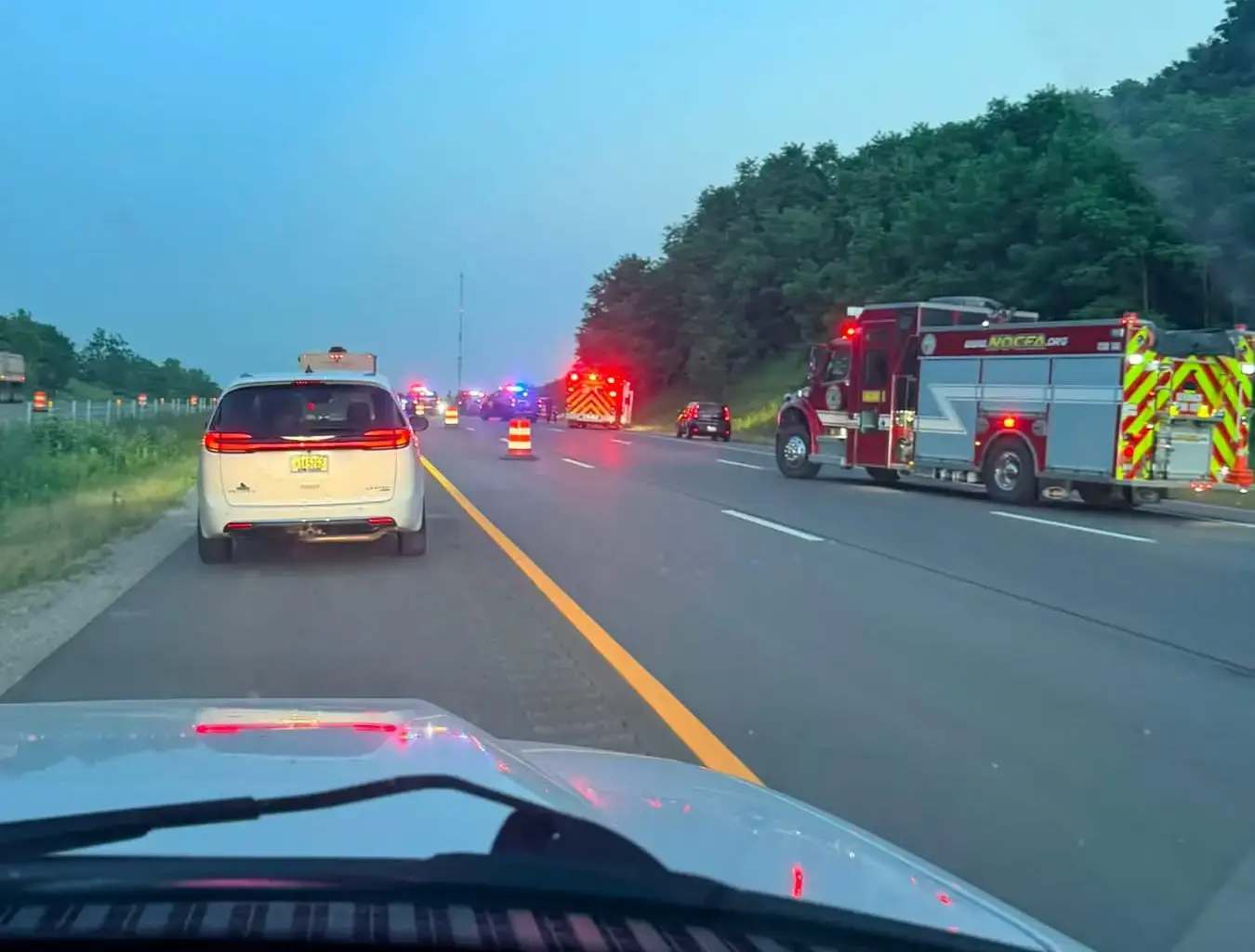 4 Dead, Including 2 Children, After crash splits car In half On I-75 in Oakland County  – Metro Detroit News