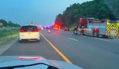 4 Dead, Including 2 Children, After crash splits car In half On I-75 in Oakland County  – Metro Detroit News