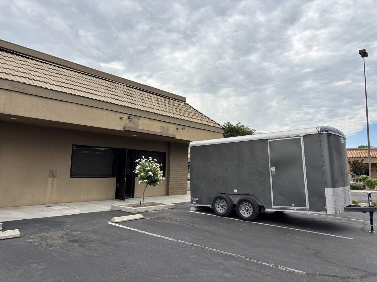 S21 Sushi & Sake at First Street and Bullard Avenue has closed. A new restaurant is moving in.