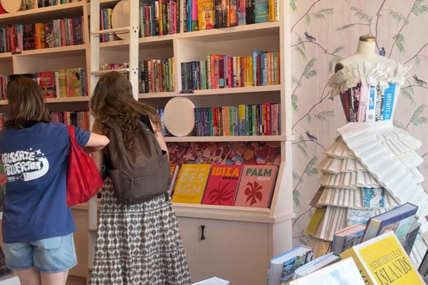 Los Angeles Indie Book Crawl delivers crowds, Christmas-sized sales – Daily News
