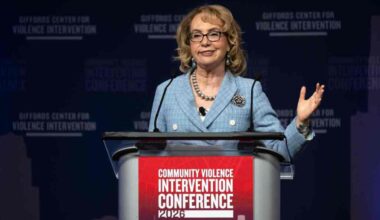 Former Rep. Gabby Giffords inspires LA audience at violence intervention conference – Daily News