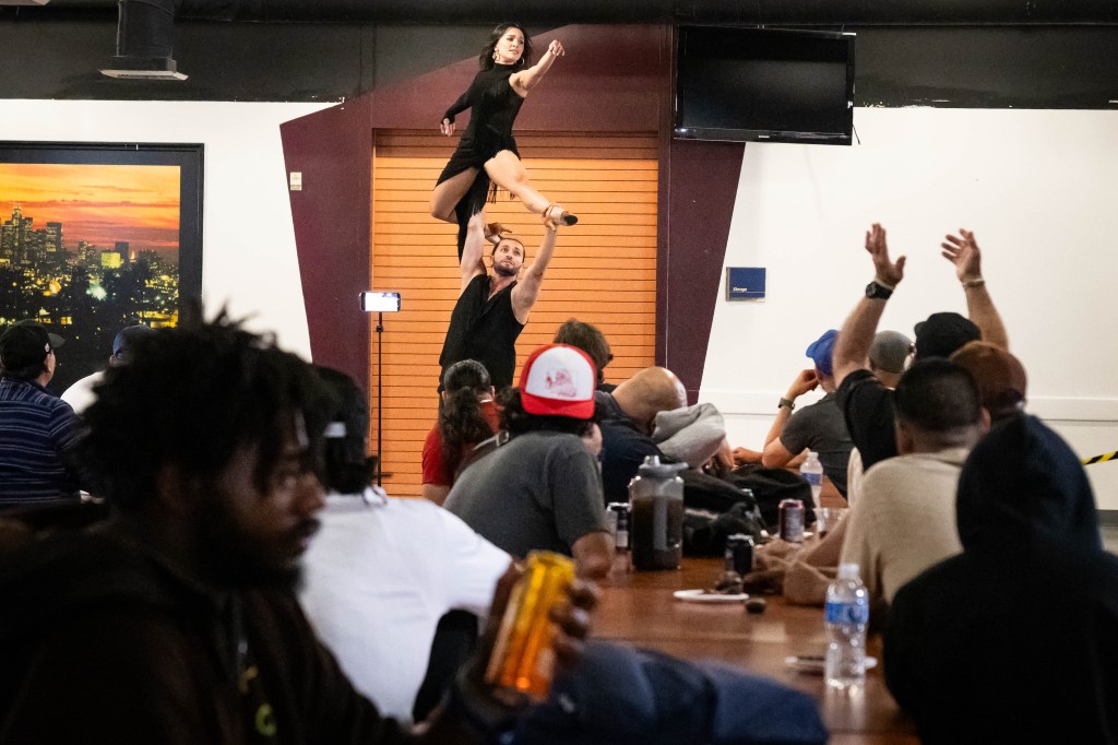 Hollywood Ballet performs for homeless on LA’s Skid Row – Daily News