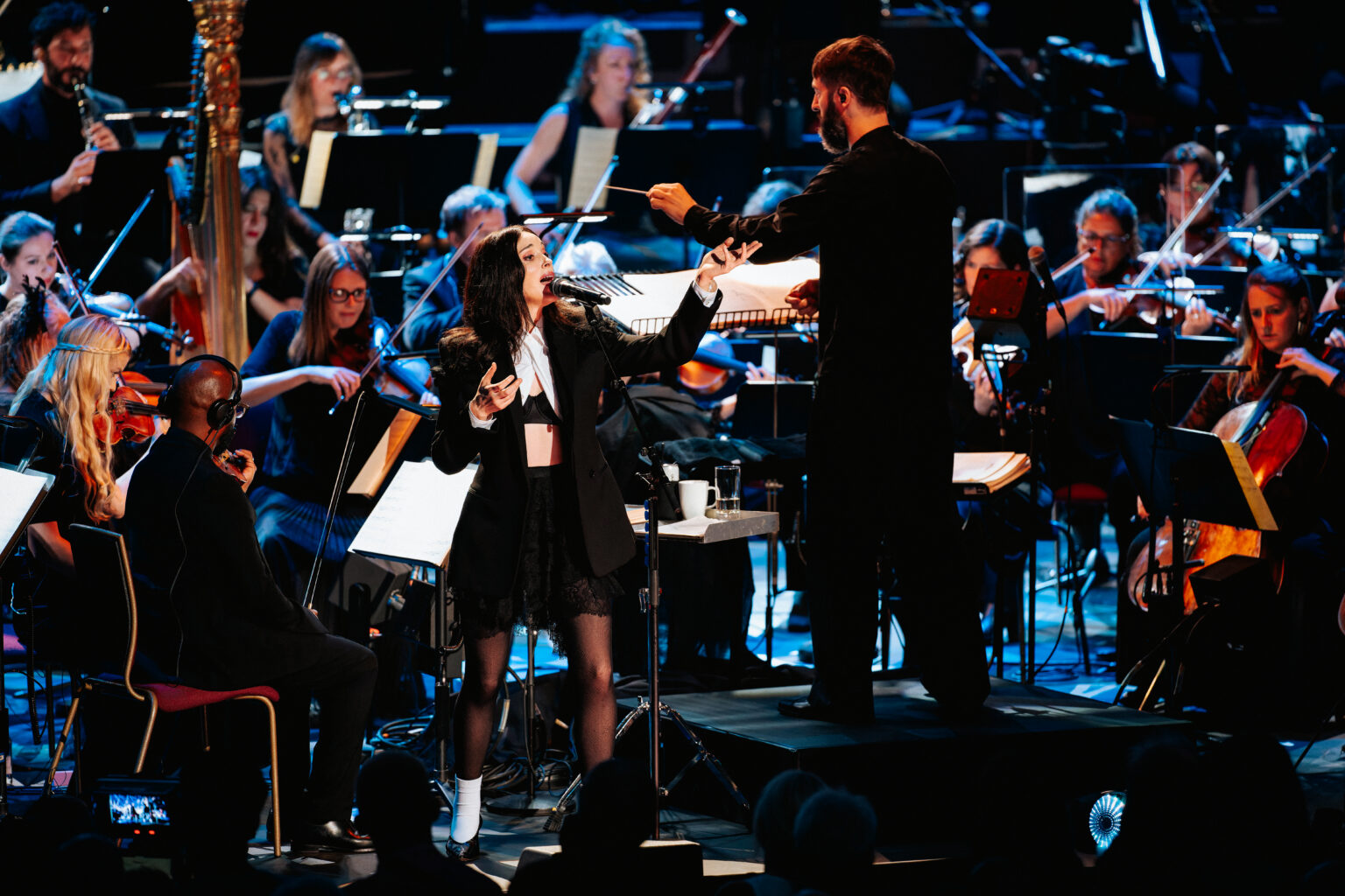 St. Vincent put down her guitar for a Judy Garland dream at the Hollywood Bowl – Daily News