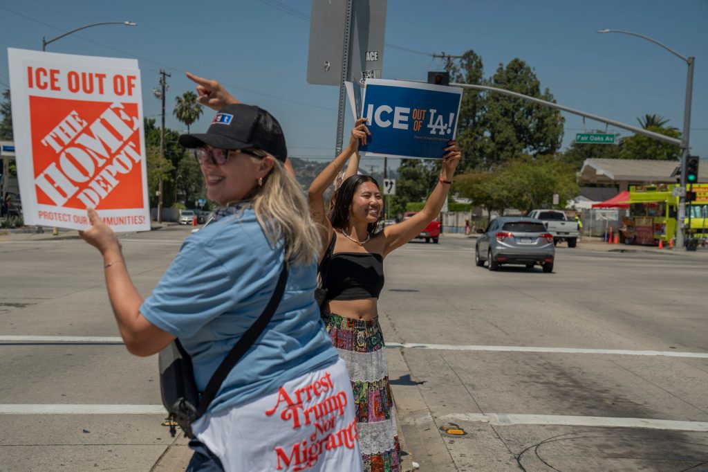 Community members gather in Altadena, California, on June 13 to protest the Trump administration’s immigration enforcement actions and show support for immigrant workers. Photo: Karla Gachet for Capital & Main.

