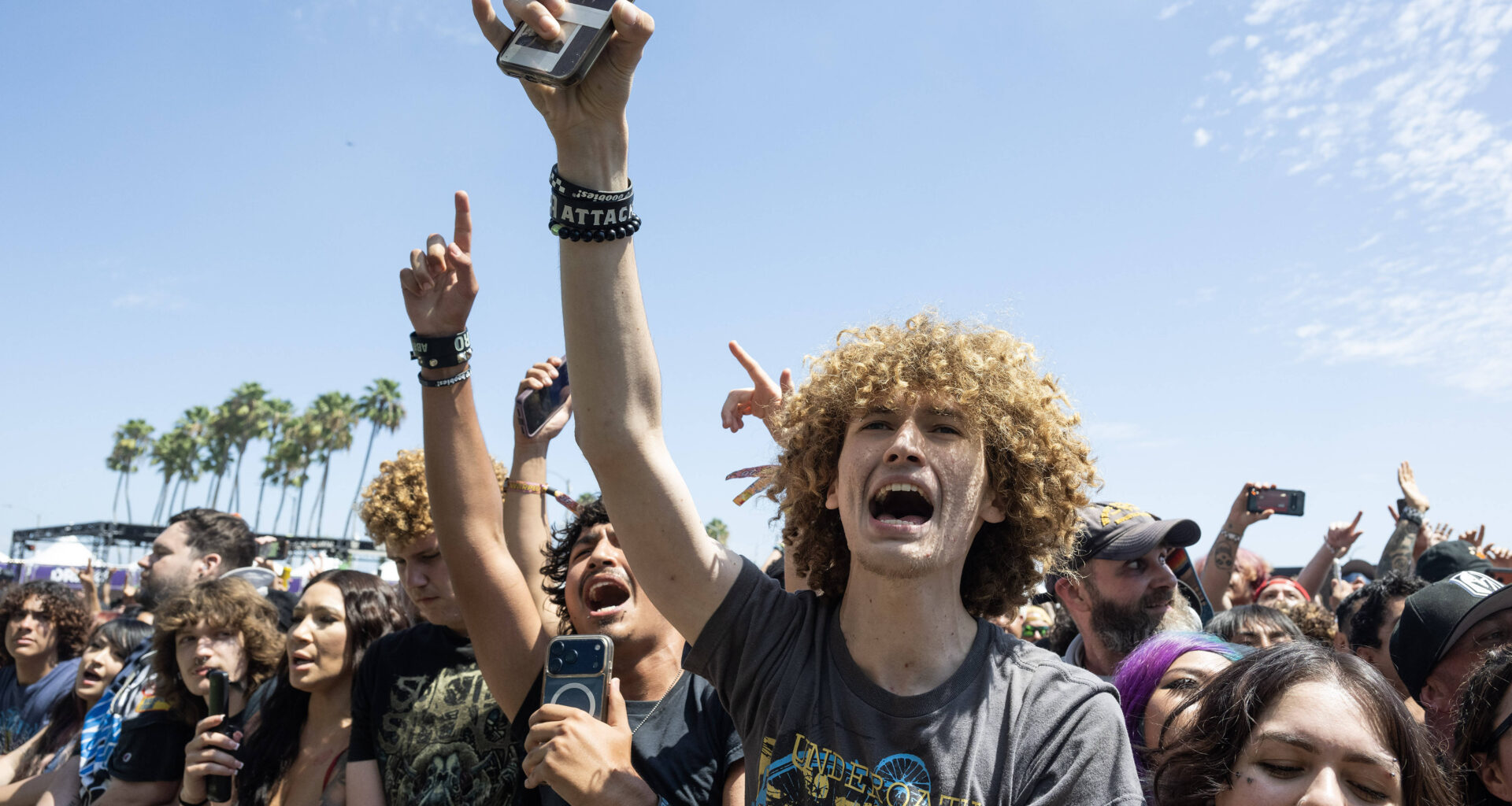 Warped Tour returns with packed crowds, heat and plenty of nostalgia – Press Telegram