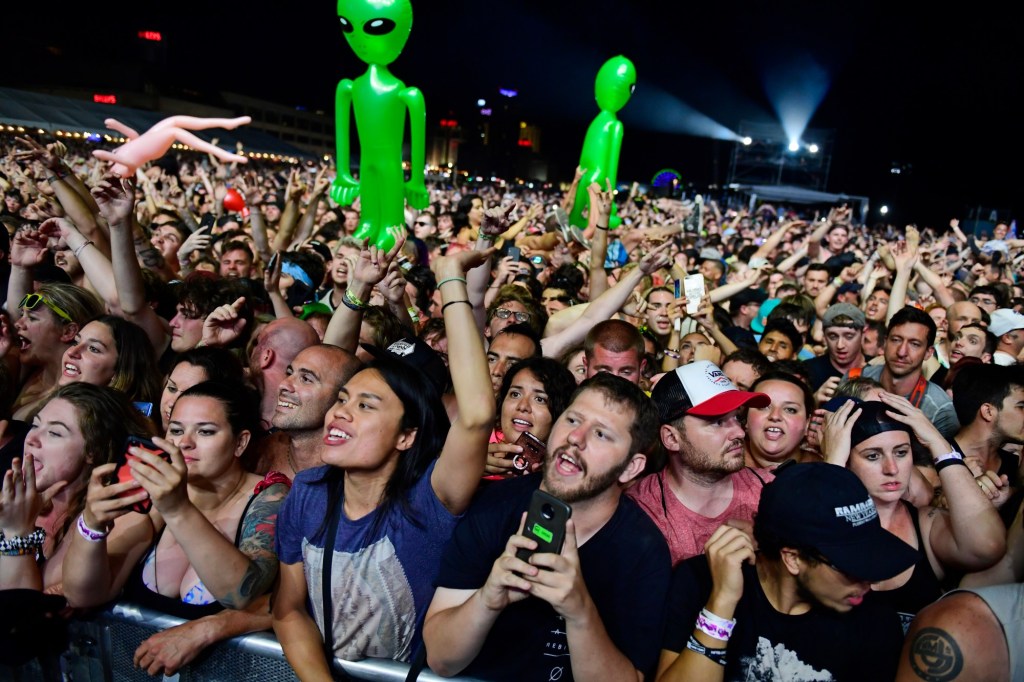 Vans Warped Tour 2026: Everything you need to know about the Long Beach festival – Press Telegram