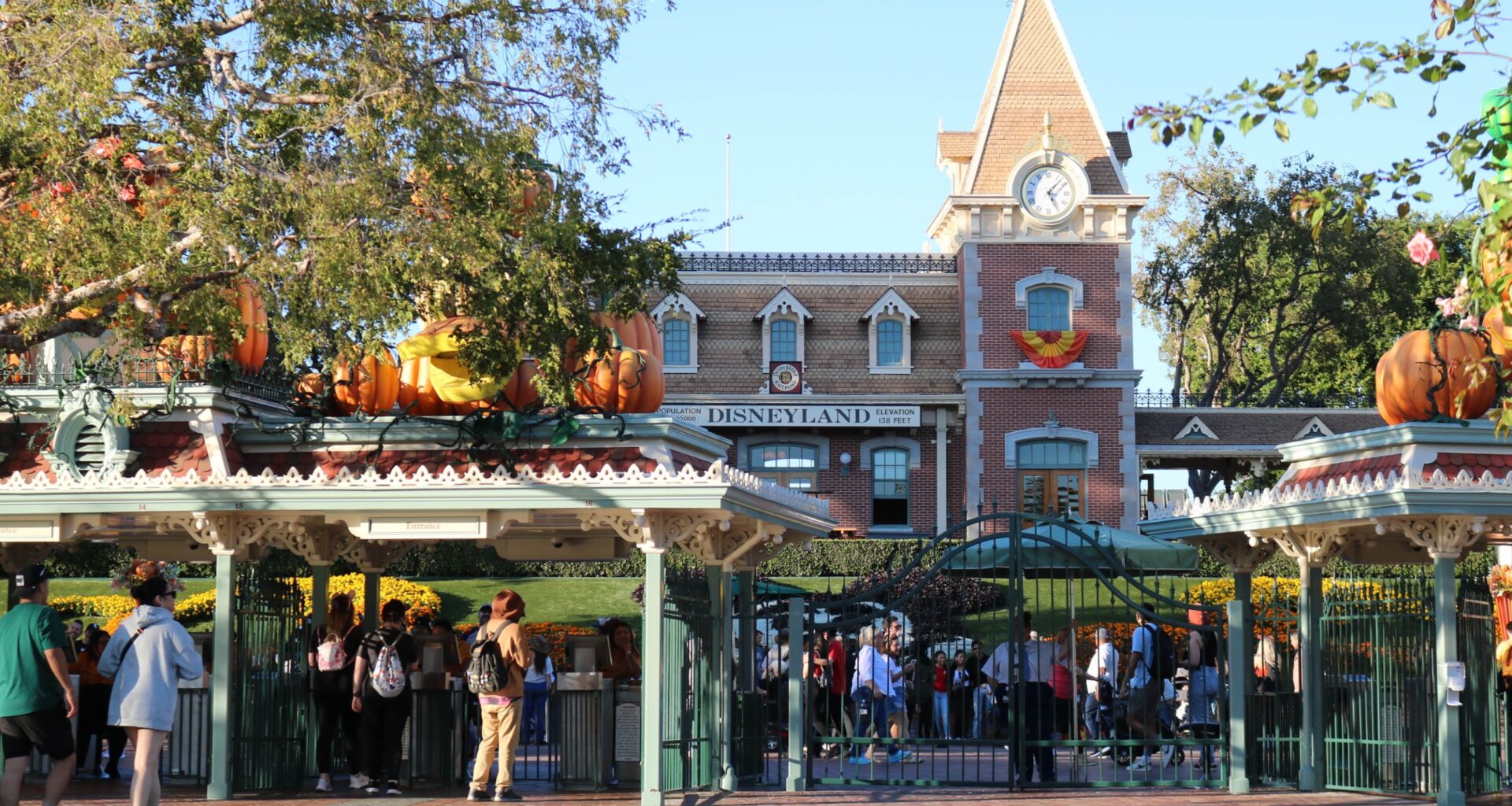 Anaheim May Ask Voters to Tax Disneyland Ubers & Lyfts