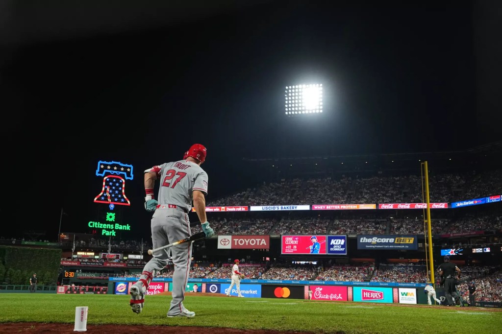 Eagles fan Mike Trout keeps rejecting Philly, insists he wants to win with Anaheim