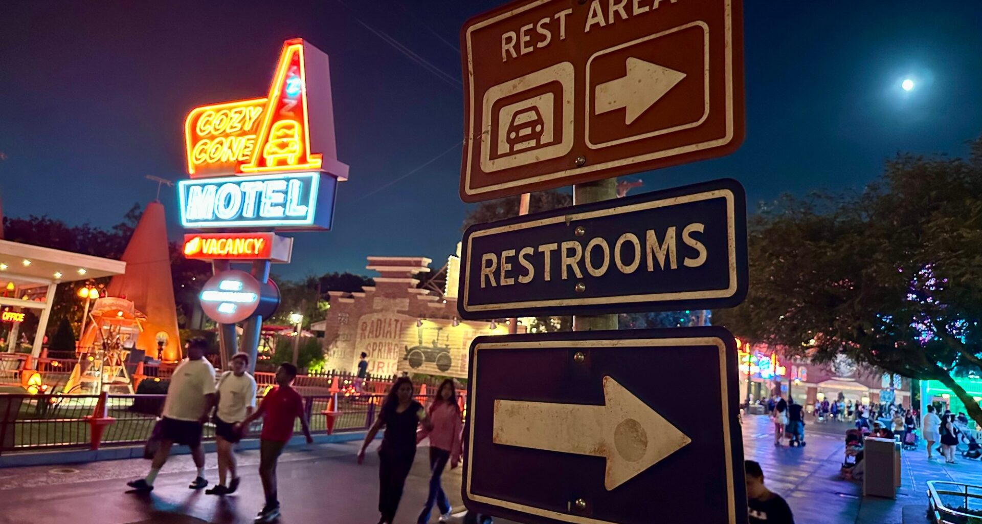 Disneyland closes bathrooms and restaurants due to low water pressure – Orange County Register