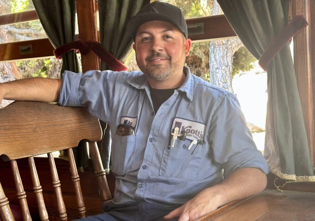Knott's senior mechanic Mike Arseniga in the private business car behind Locomotive 41. (Photo by Brady MacDonald, Orange County Register/SCNG)