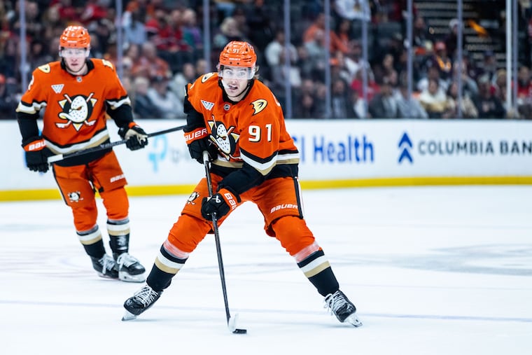 The world awaits the Anaheim Ducks' decision around center Leo Carlsson (91).