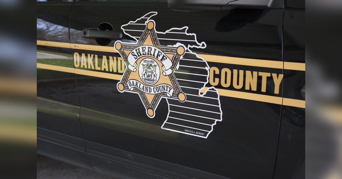 Head-on crash in Oakland Township leaves man dead