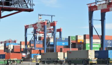 Dockworkers at Ports Handle 1.8M TEUs in June