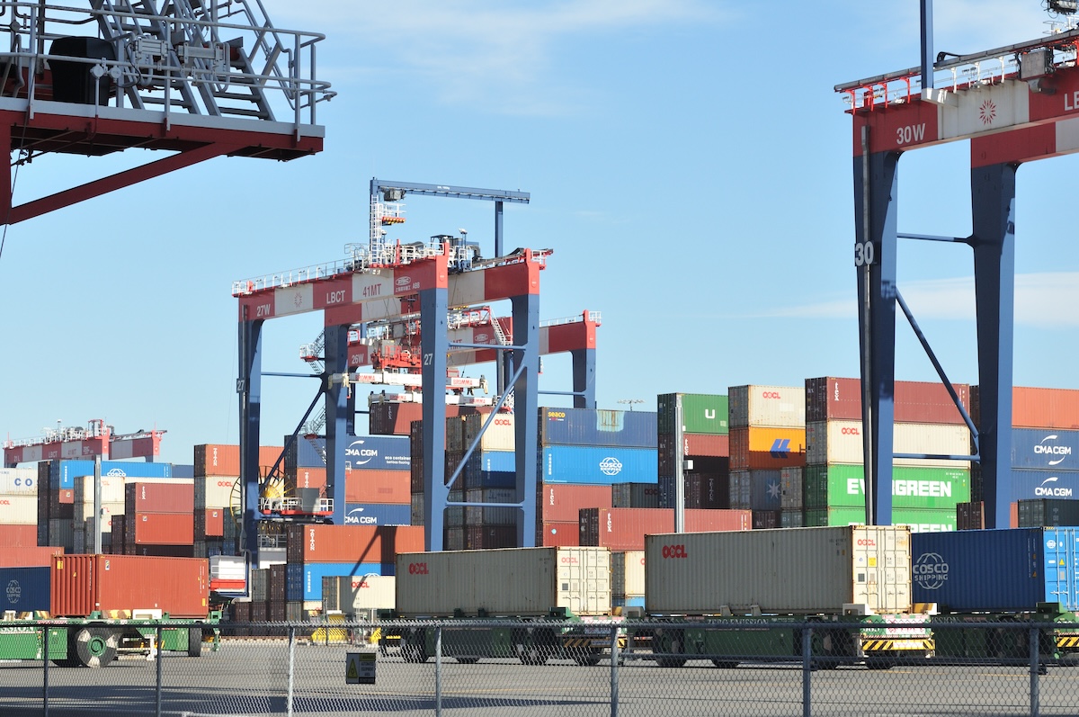 Dockworkers at Ports Handle 1.8M TEUs in June