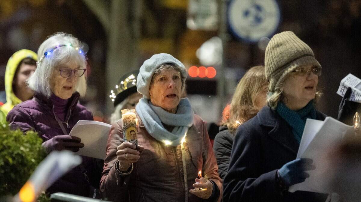 Faith leaders barred from vigils outside ICE building