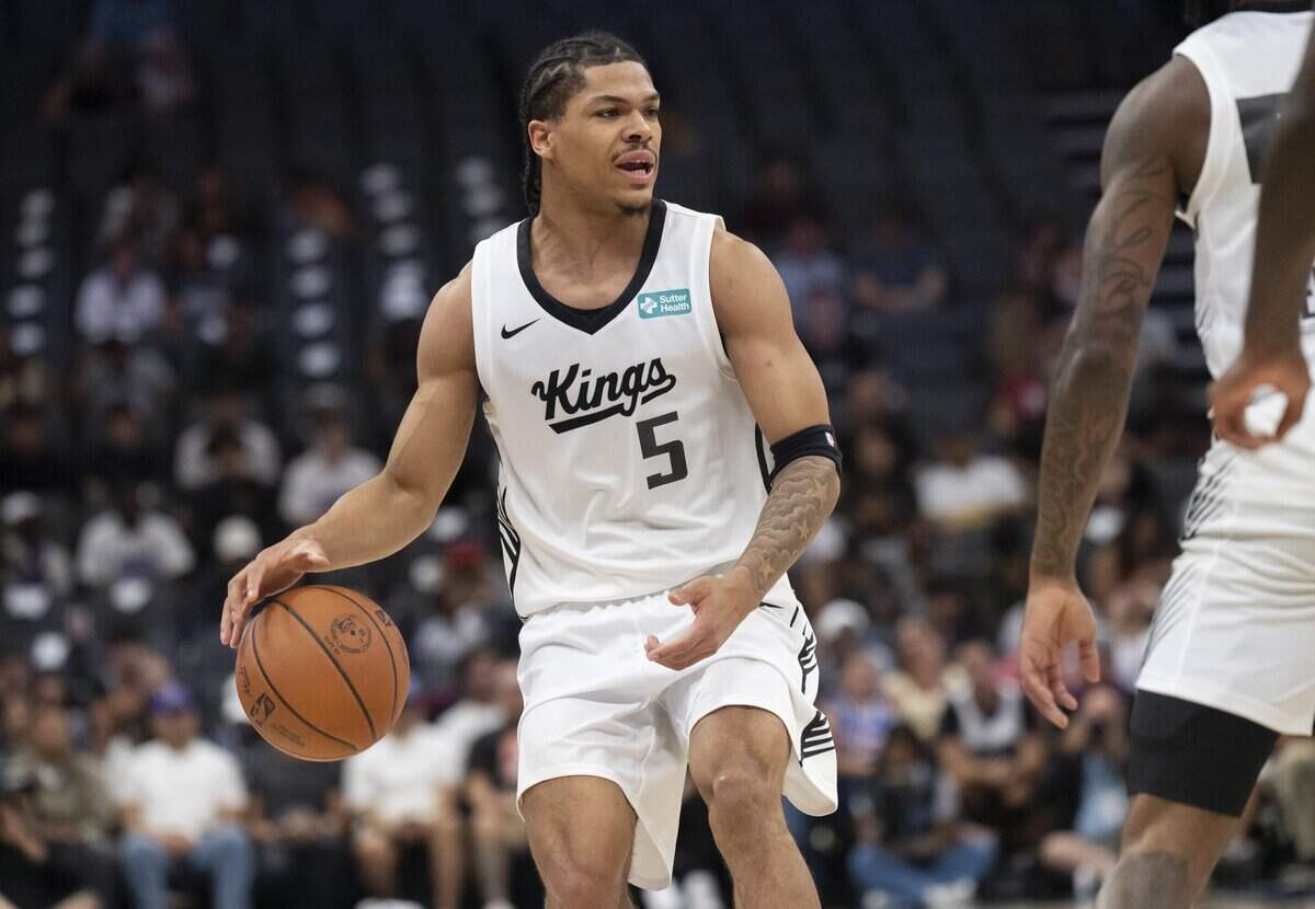 Sacramento Kings guard Darius Acuff Jr. dribbles the ball down the court during the California Classic game against the Milwaukee Bucks at Golden 1 Center in Sacramento on Monday. Acuff, the No. 7 pick in June’s NBA draft, hit a clutch 3-pointer near the end of the game as the team went 3-0 in the tournament.