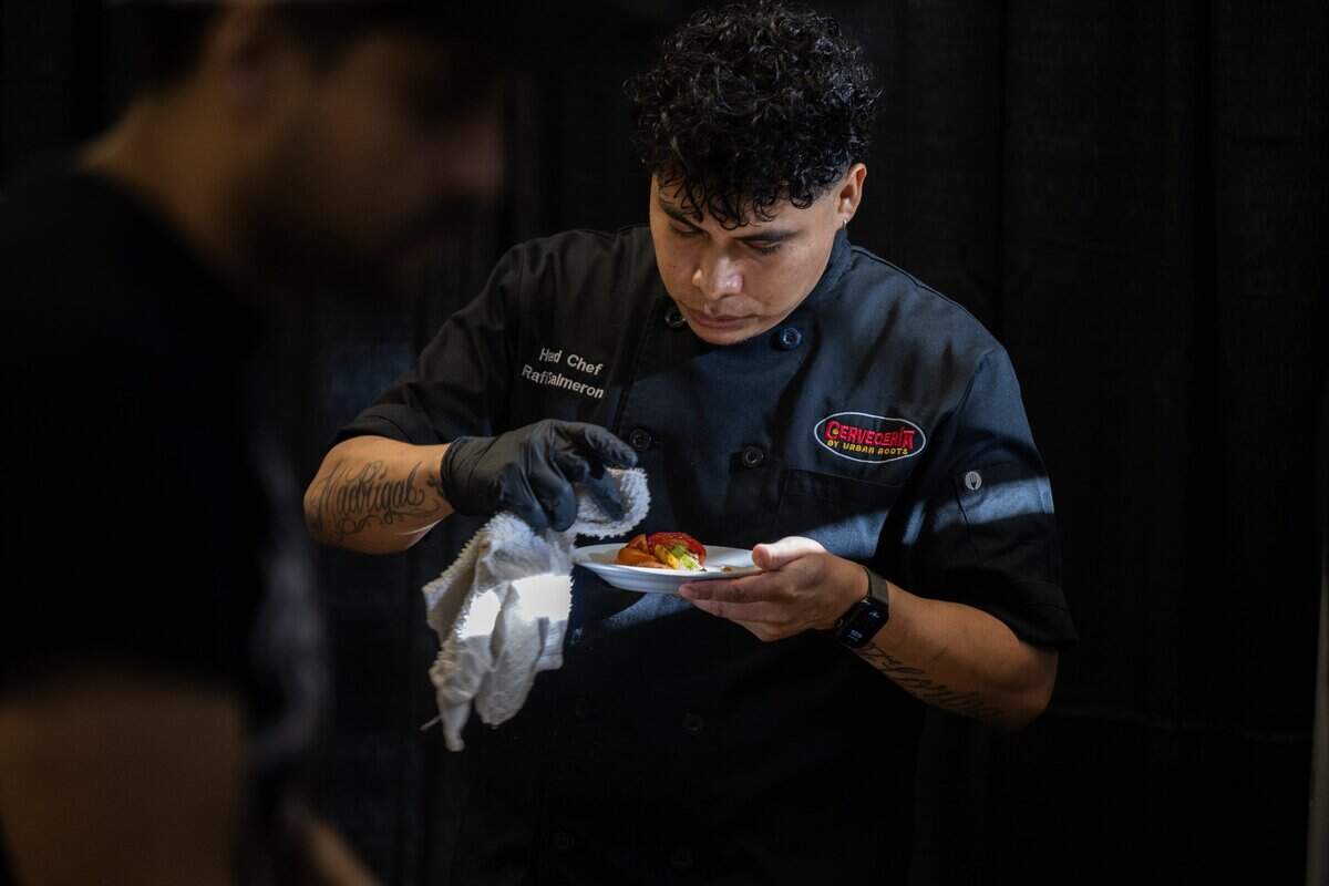 Cervecería chef Rafi Salmeron plates his mesquite-grilled skirt steak with house-made chimichurri, charred peaches, heirloom tomatoes, roasted baby squash, local goat cheese, balsamic reduction and fresh basil oil during the Savor East Sac Chef's Challenge on Friday, July 24, 2026