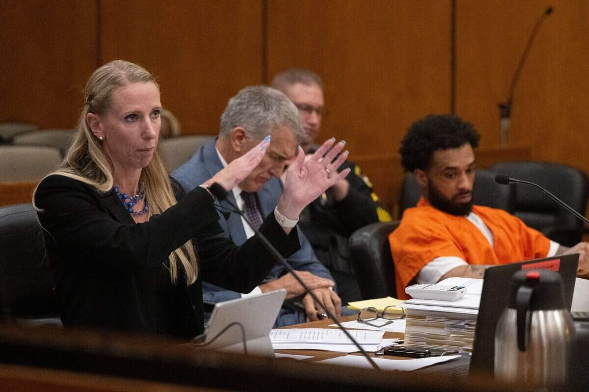 Prosecutor Kristen Andersen asks a witness a question while defendant Mtula Payton, right, listens during a during a preliminary hearing in Sacramento Superior Court on Friday, Aug. 16, 2024, related to the gang-related K Street gun fight that killed six in 2022.