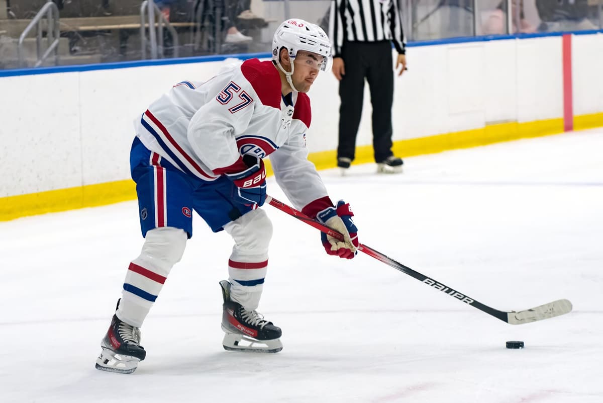 Ducks acquire Sean Farrell from Canadiens for Sasha Pastujov