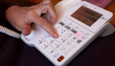 AT&T wins federal approval to end landline service in California