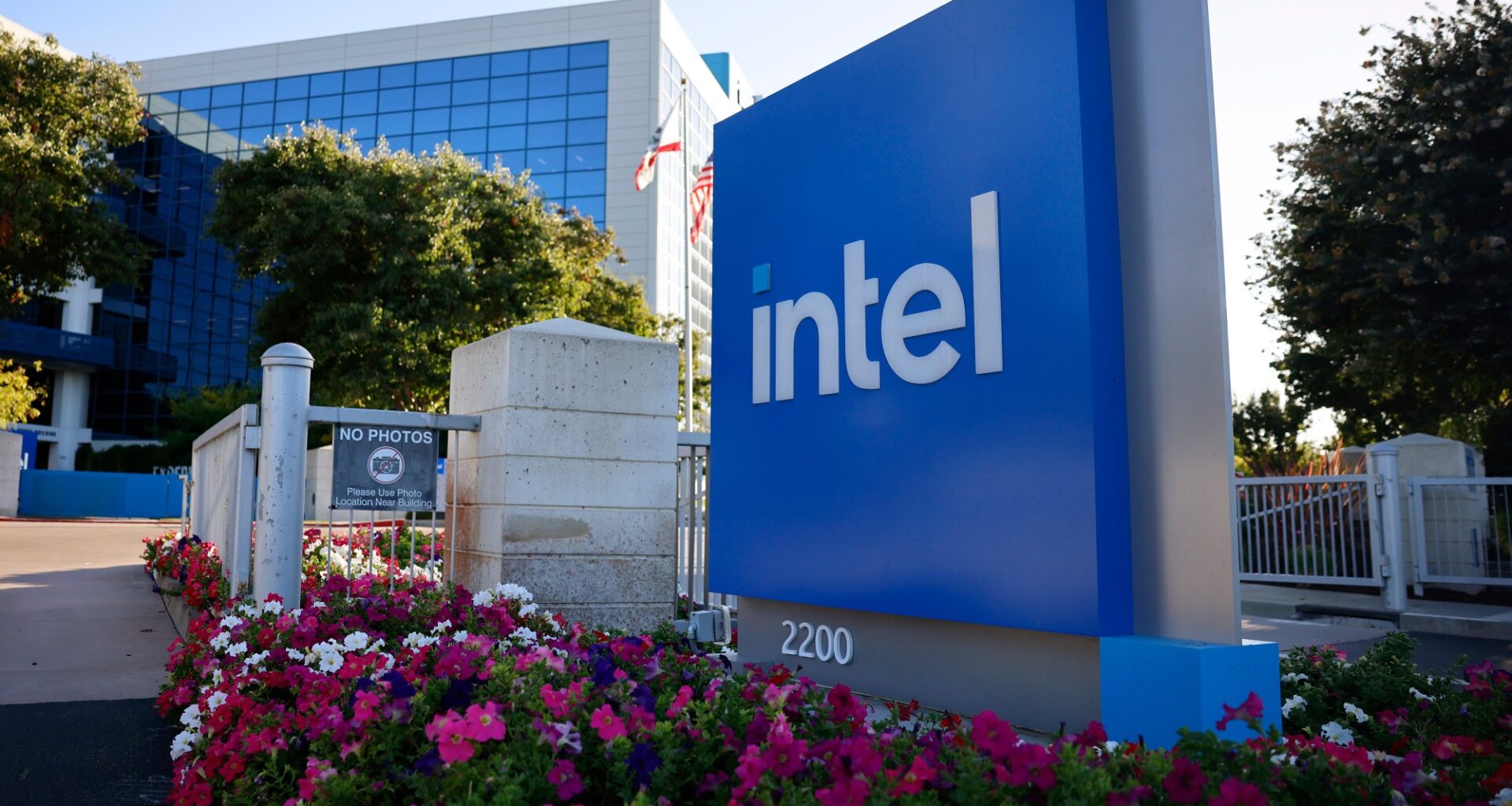 Intel’s AI-fueled forecast shows comeback is gaining steam – The Mercury News