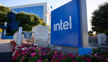 Intel’s AI-fueled forecast shows comeback is gaining steam – The Mercury News
