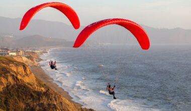 Paraglider rescued after crashing into Daly City cliff