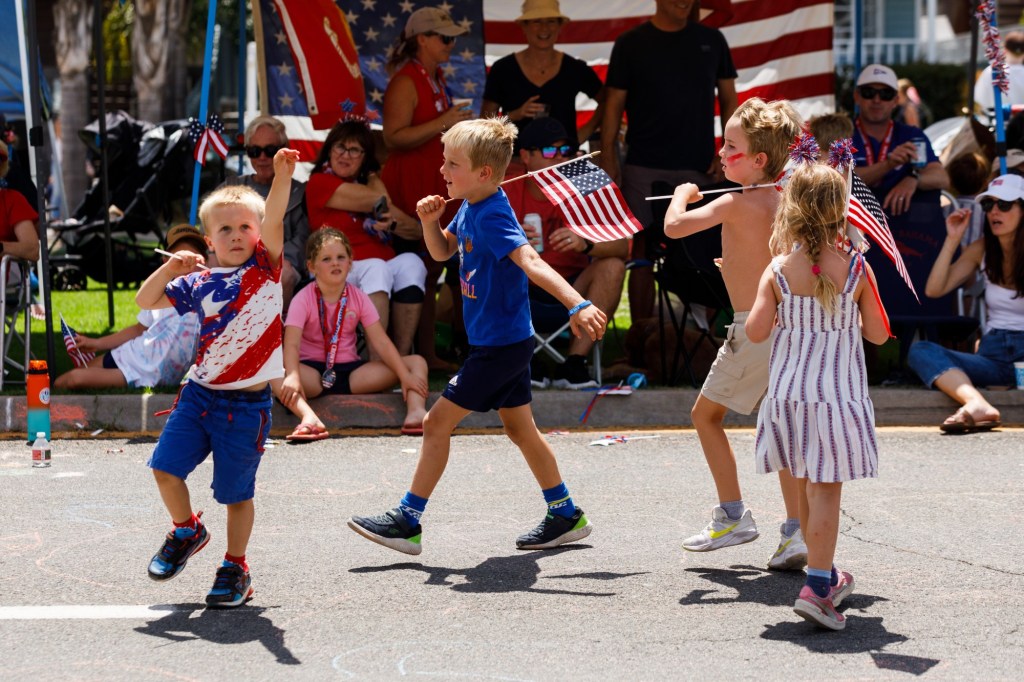 Thousands turn out in Coronado to celebrate nation’s 250th birthday – San Diego Union-Tribune