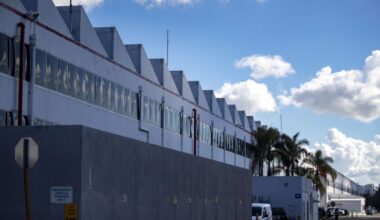 Feds drop bribery charges against San Diego defense contractor