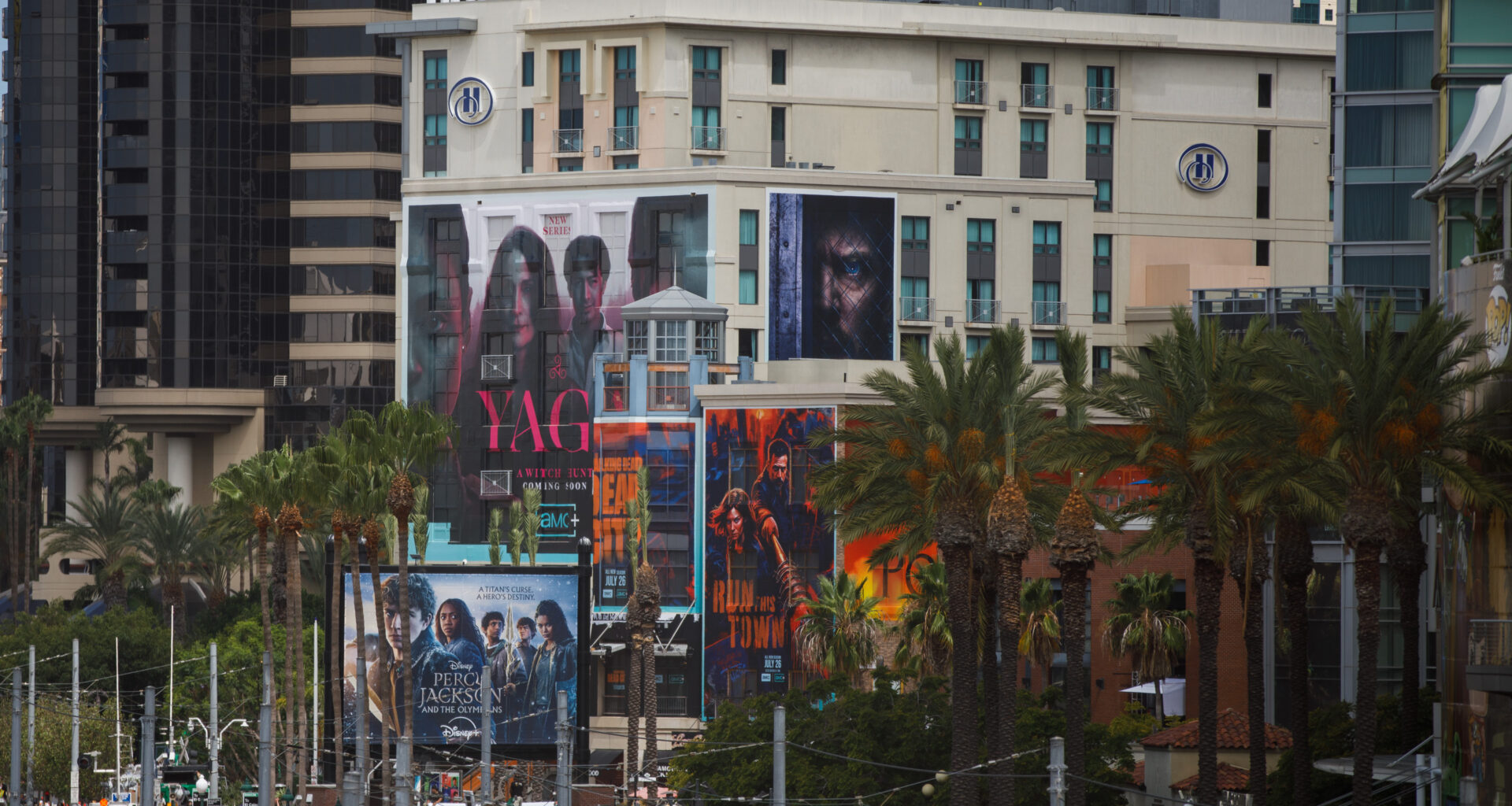 Illegal building wraps a missed opportunity for city and Comic-Con – San Diego Union-Tribune