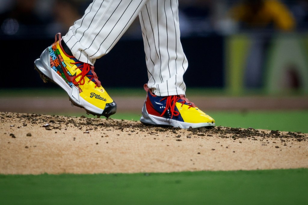 Padres reliever Bradgley Rodriguez honors Venezuela earthquake victims with words, cleats