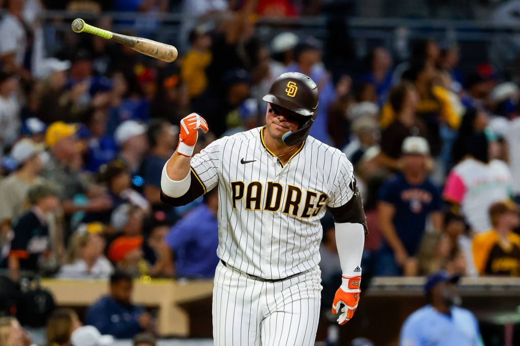 Padres come out on top of wild one against Blue Jays