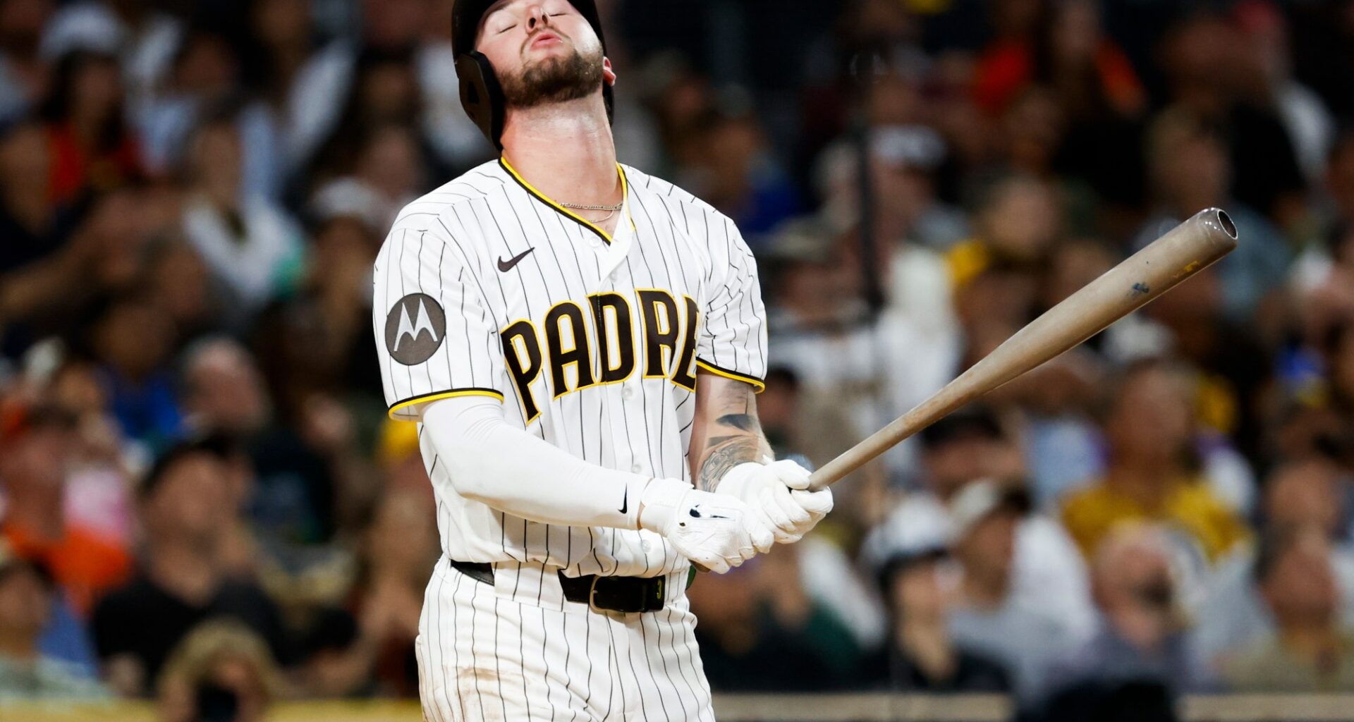 Giants quiet Padres, snapping club's five-game winning streak