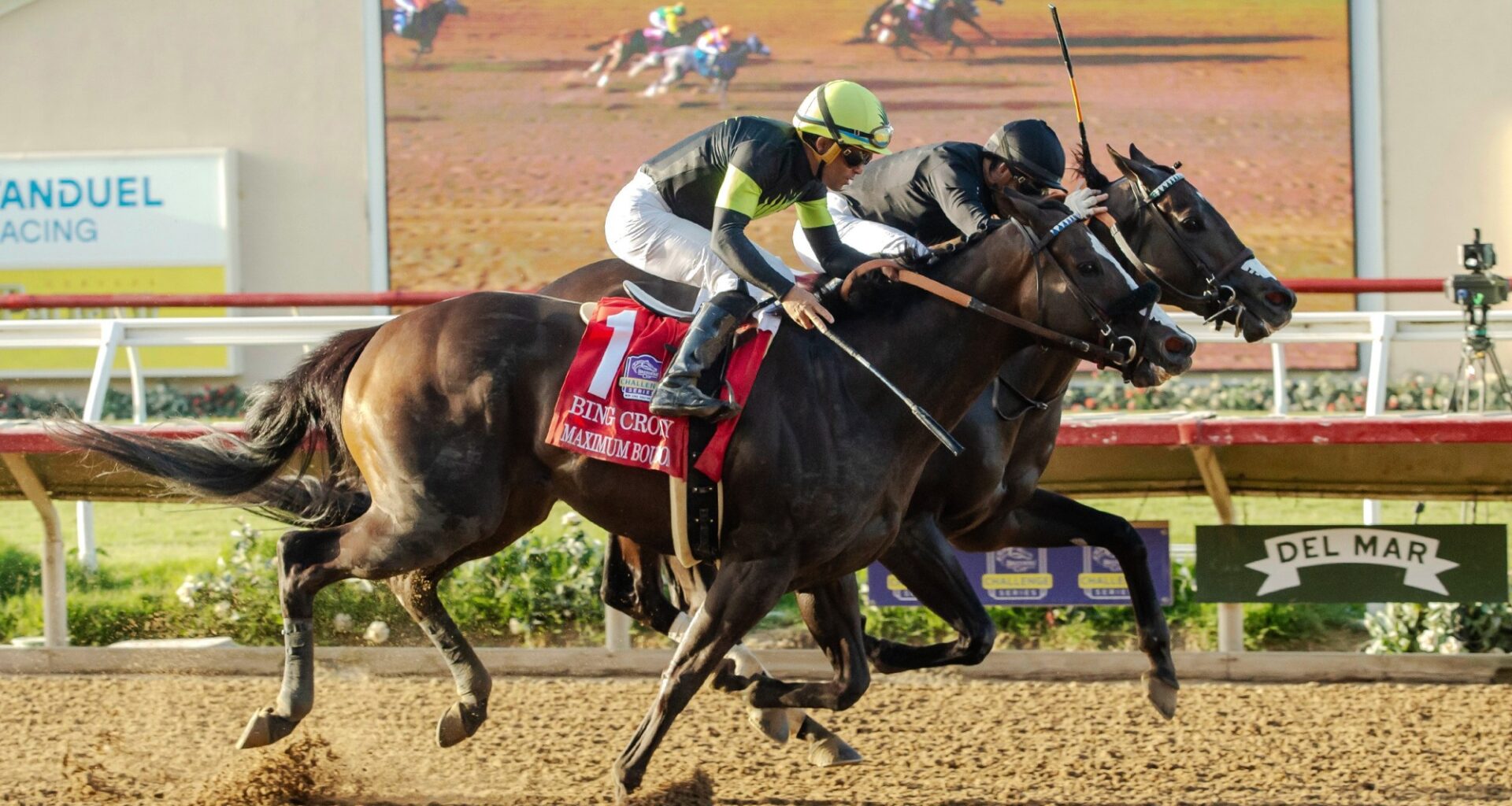 Listenupshance grabs shock win in Bing Crosby Stakes; Cornucopian injured – San Diego Union-Tribune