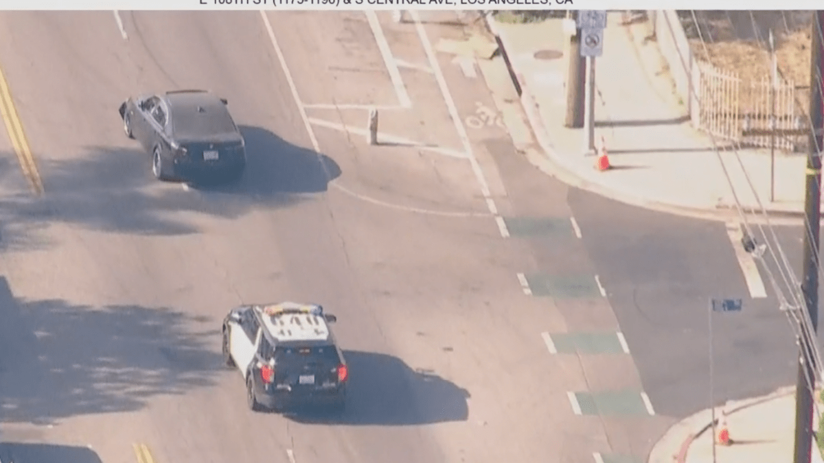 Pursuit of driver wanted for burglary and assaulting an officer ends in South LA – NBC Los Angeles
