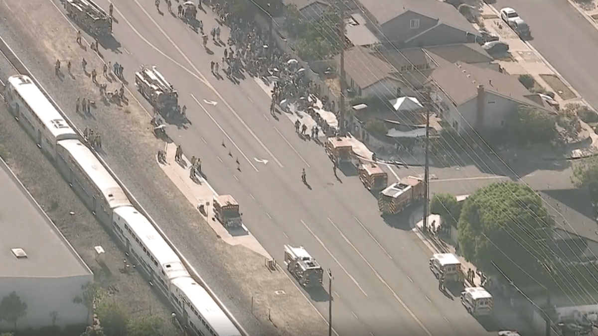 Metrolink train stopped in Anaheim Hills after mechanical issue – NBC Los Angeles